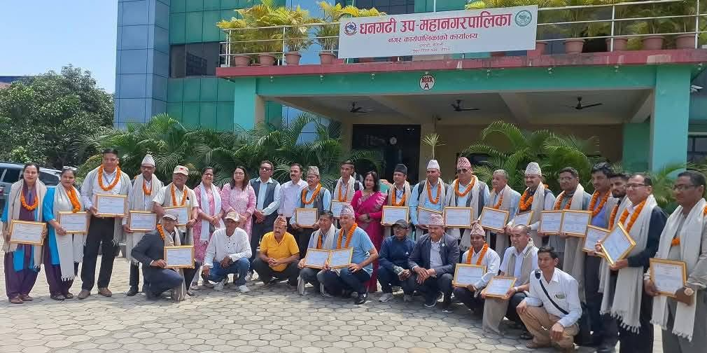 आधारभूत तह (कक्षा ८) को परीक्षामा उत्कृष्ट नतिजा: श्री शारदा मा.वि. धनगढी उपमहानगरपालिकाद्वारा सम्मानित